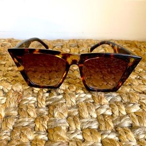 Tortoiseshell print sunglasses